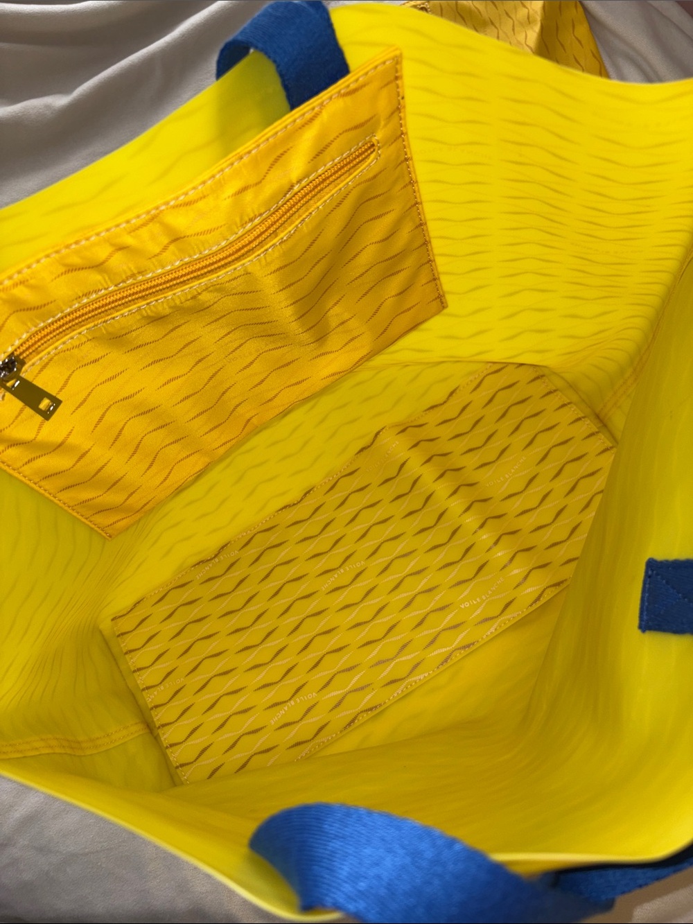 NWT VOILE BLANCHE LE POOL GRANDE Yellow Logo Tote and Accessory with Blue Straps - Picture 10 of 12